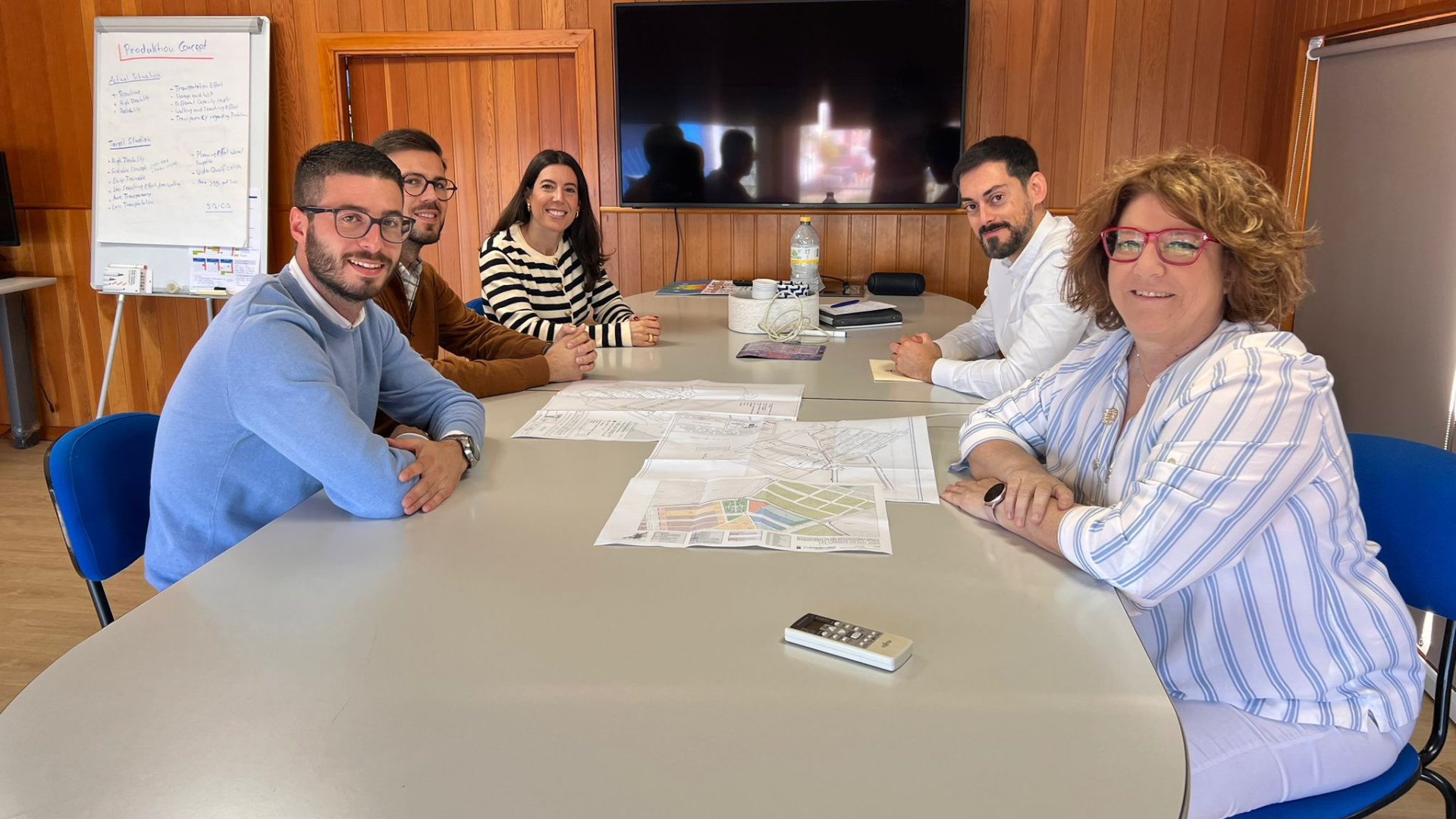 Reunión del alcade y delegado de Comercio y Desarrollo con responsables de Talleres y Carrocerías Castro